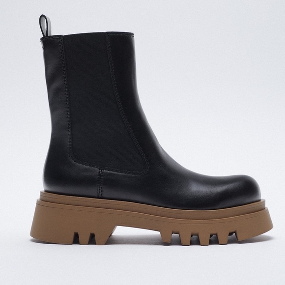 NWT. Zara Black Flat Leather Ankle Boots. Size 8. - Picture 1 of 7
